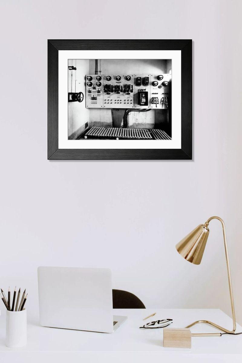 Shown hanging in a room: Cornice moderna 14"x12" (36x31cm)