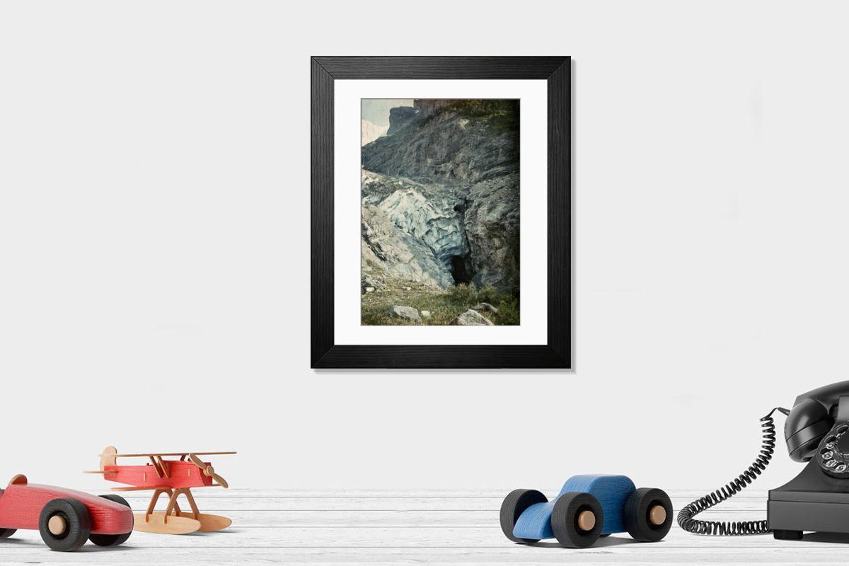 Shown hanging in a room: Cornice moderna 14"x12" (36x31cm)