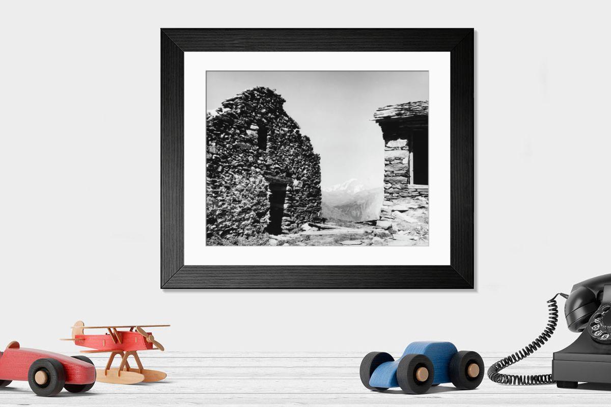 Shown hanging in a room: Marco moderno 14"x12" (36x31cm)