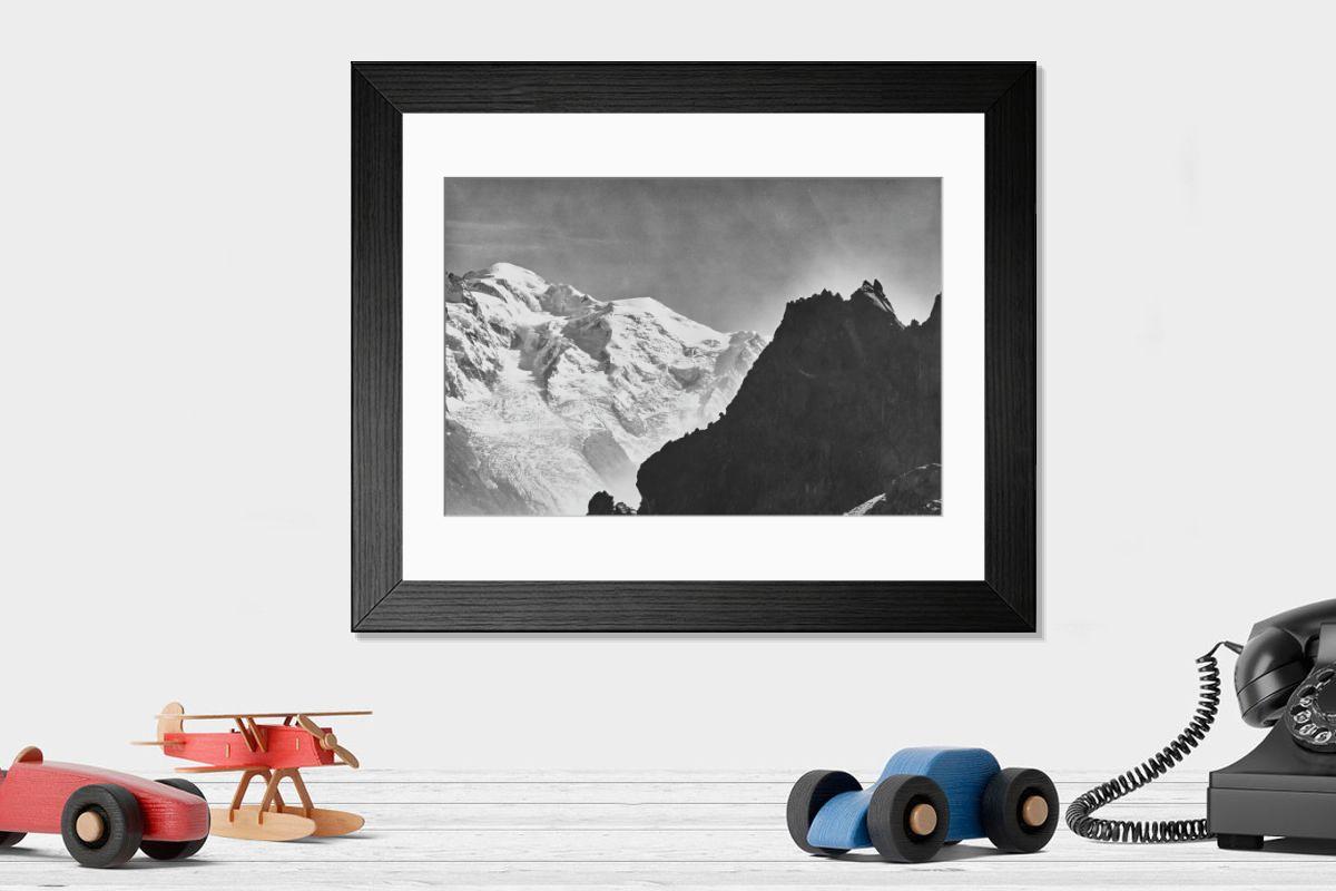 Shown hanging in a room: Marco moderno 14"x12" (36x31cm)
