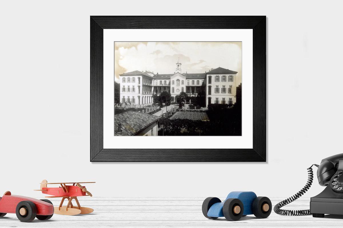 Shown hanging in a room: Modern 14"x12" (36x31cm)