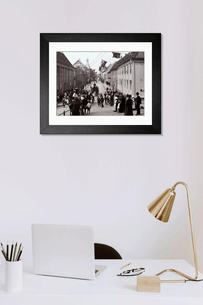 Shown hanging in a room: Modern 14"x12" (36x31cm)