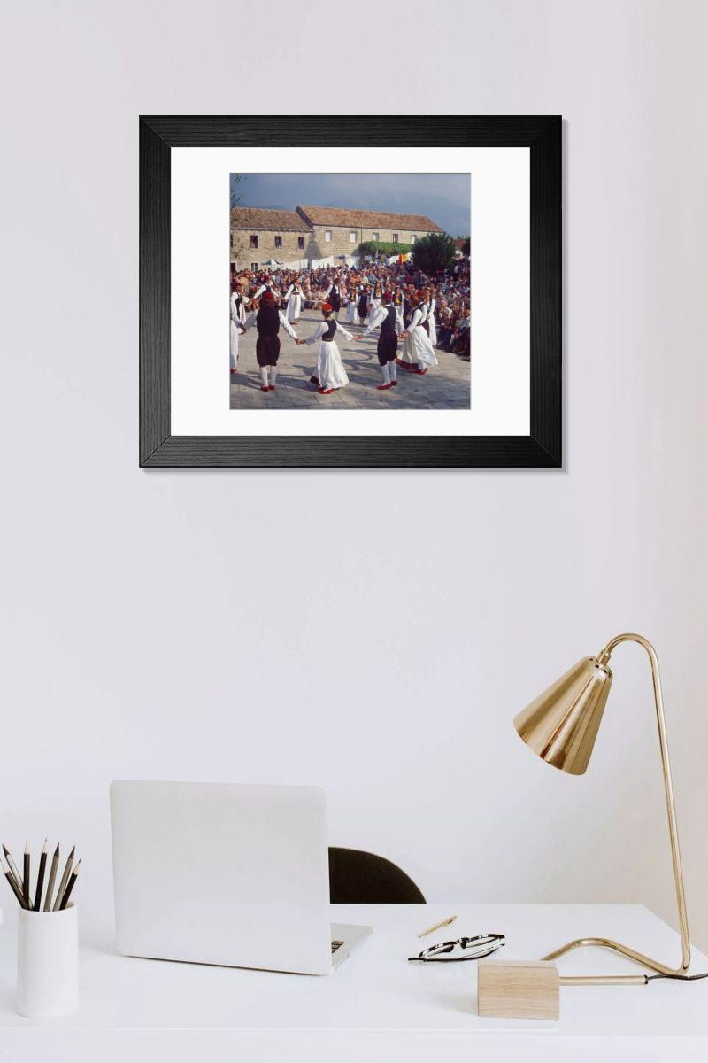 Shown hanging in a room: Modern 14"x12" (36x31cm)