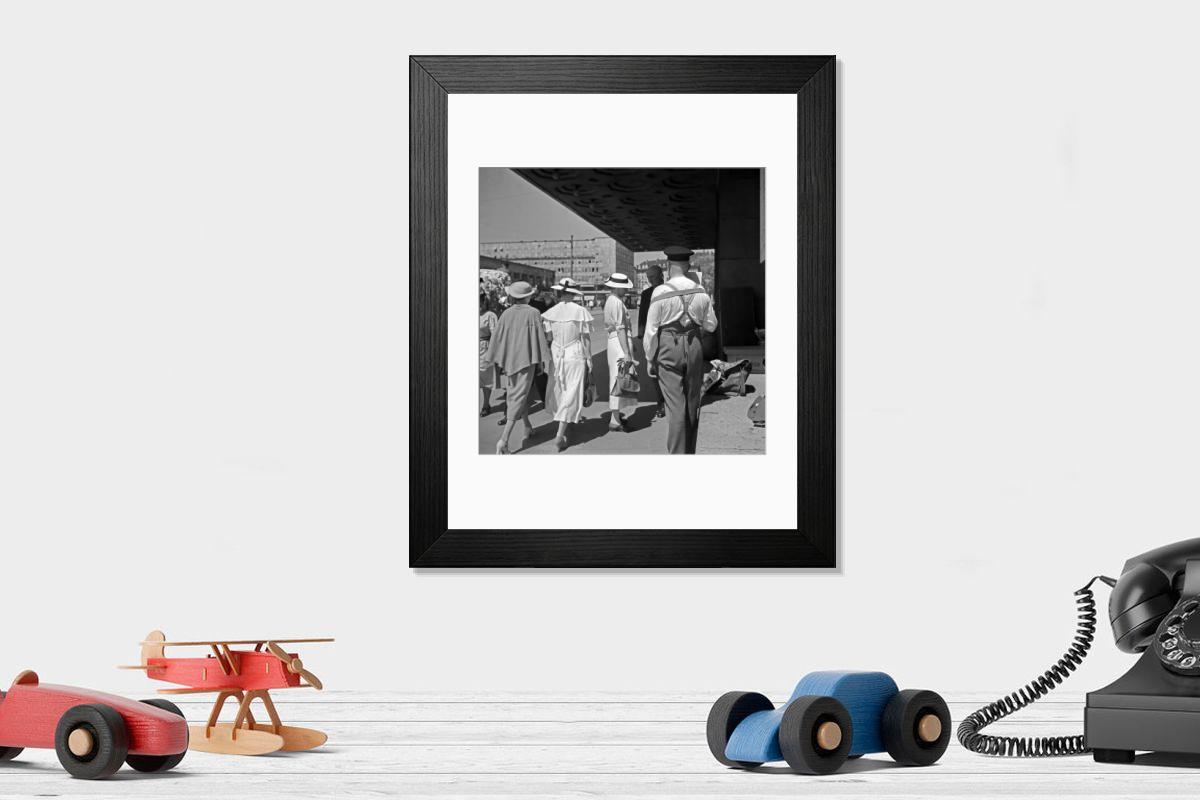 Shown hanging in a room: Modern 14"x12" (36x31cm)