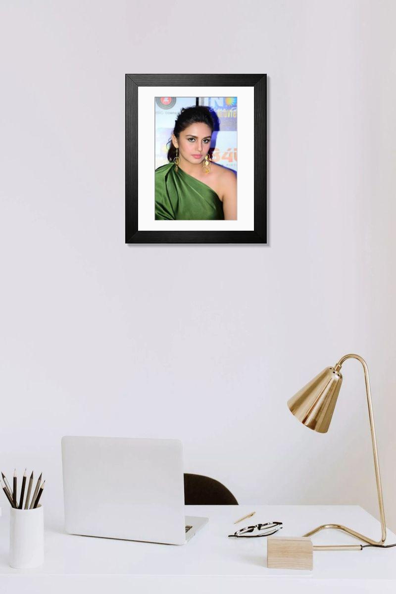 Shown hanging in a room: Modern 14"x12" (36x31cm)