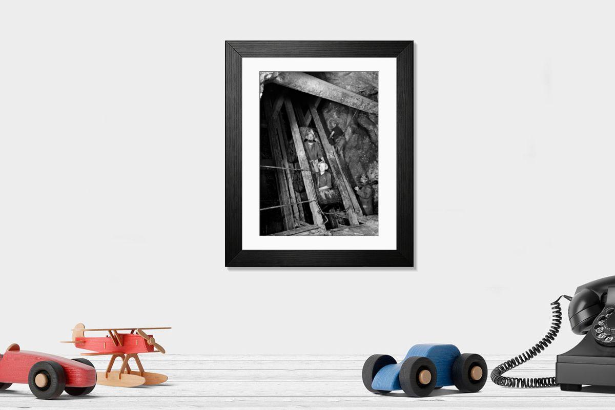 Shown hanging in a room: Modern 14"x12" (36x31cm)
