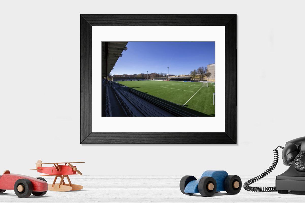 Shown hanging in a room: Modern 14"x12" (36x31cm)