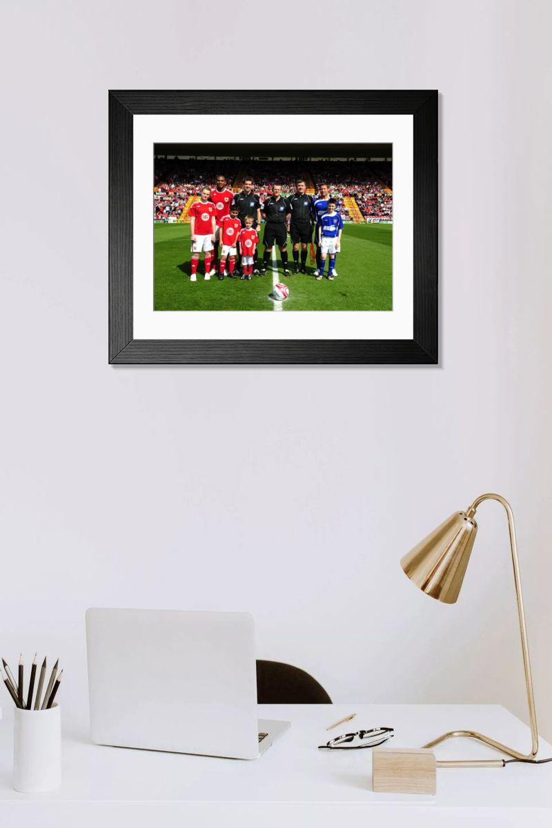 Shown hanging in a room: Modern 14"x12" (36x31cm)