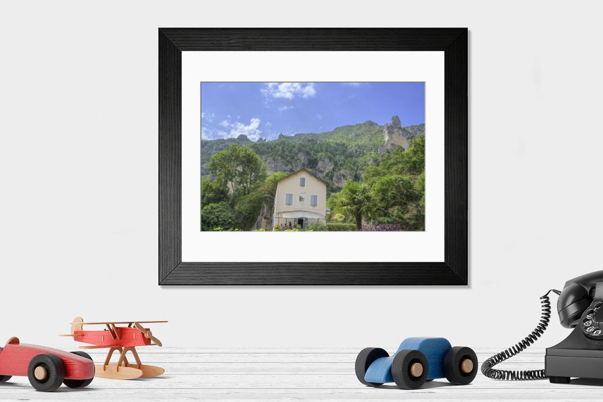 Shown hanging in a room: Modern 14"x12" (36x31cm)