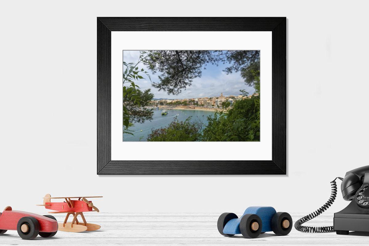 Shown hanging in a room: Modern 14"x12" (36x31cm)