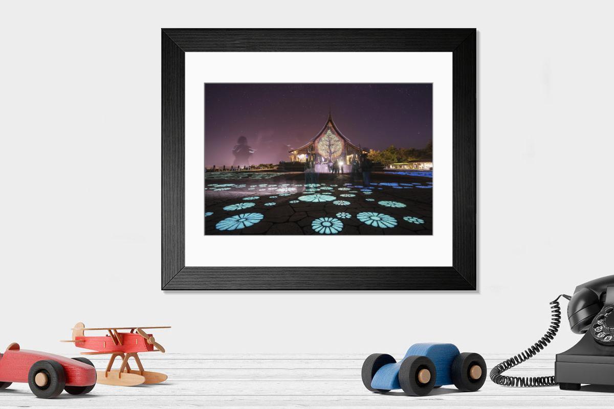 Shown hanging in a room: Modern 14"x12" (36x31cm)