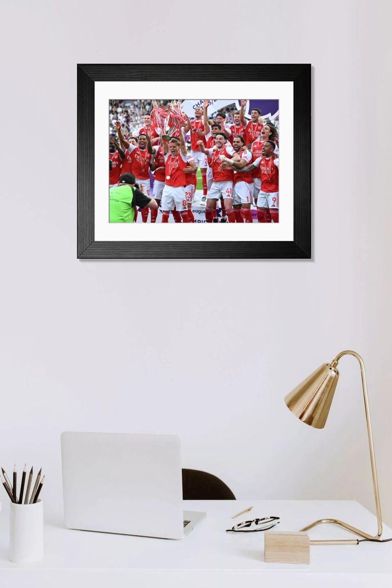 Shown hanging in a room: Modern 14"x12" (36x31cm)