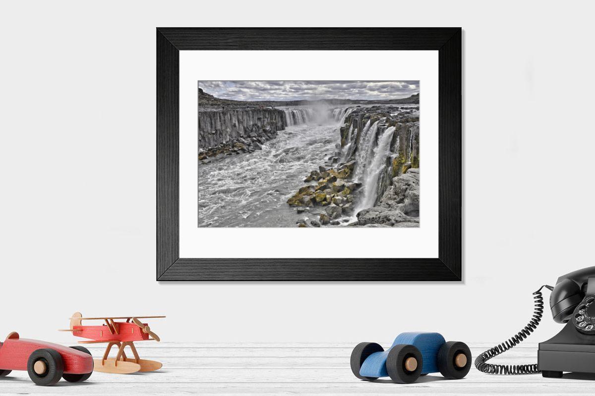 Shown hanging in a room: Modern 14"x12" (36x31cm)