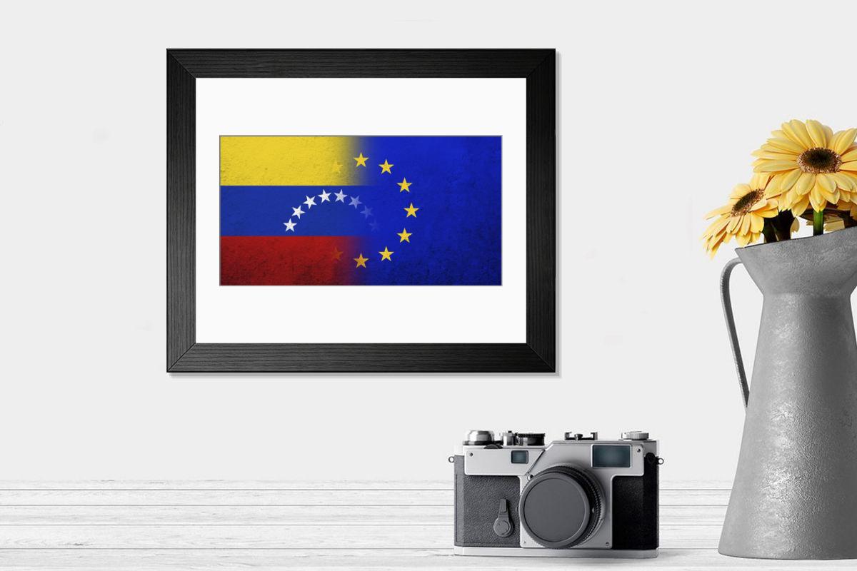 Shown hanging in a room: Modern 14"x12" (36x31cm)