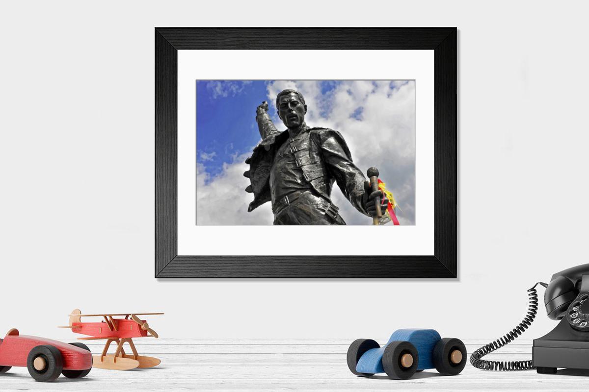 Shown hanging in a room: Modern 14"x12" (36x31cm)