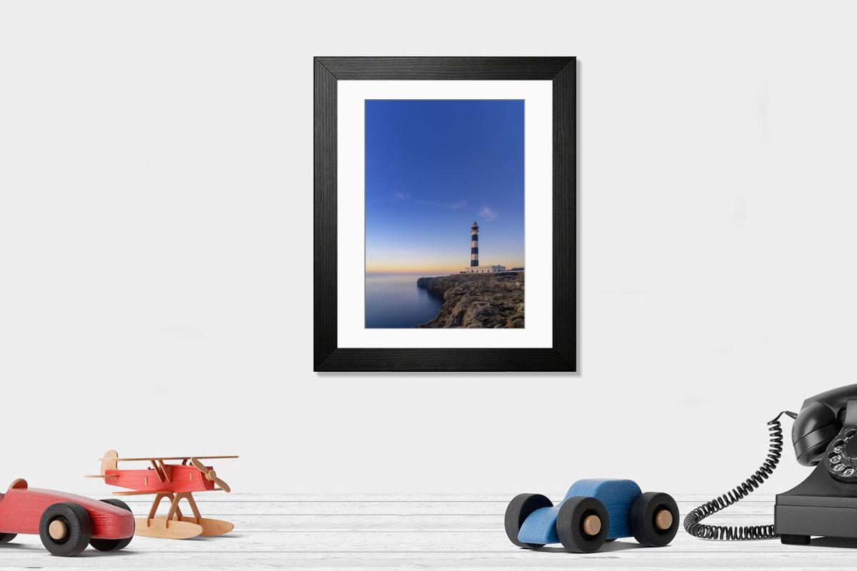 Shown hanging in a room: Modern 14"x12" (36x31cm)