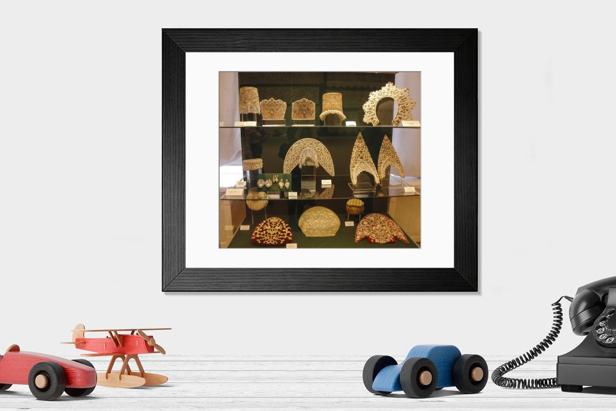 Shown hanging in a room: Modern 14"x12" (36x31cm)
