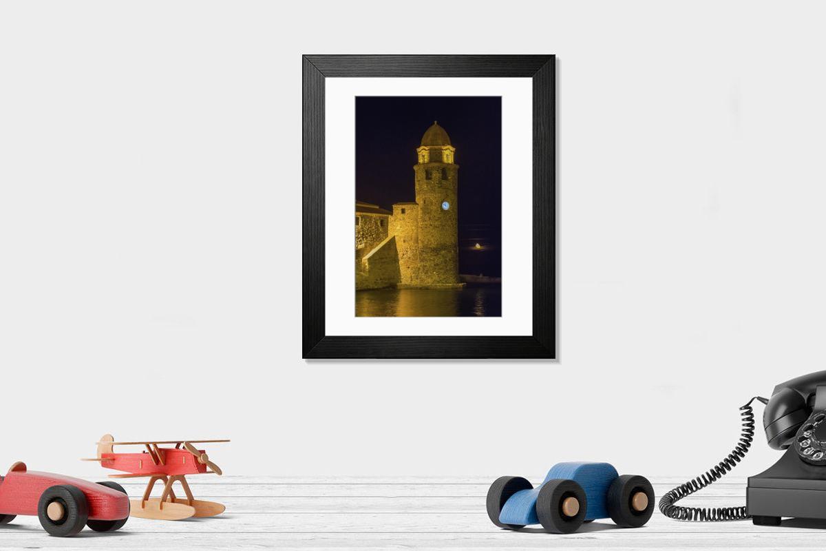 Shown hanging in a room: Modern 14"x12" (36x31cm)