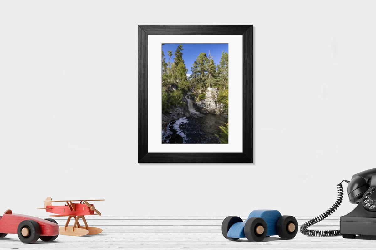 Shown hanging in a room: Modern 14"x12" (36x31cm)