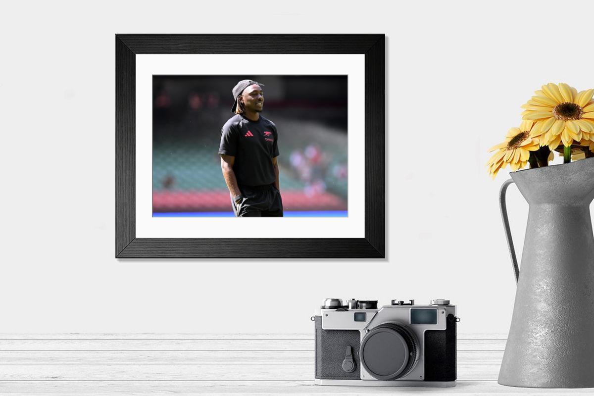Shown hanging in a room: Modern 14"x12" (36x31cm)