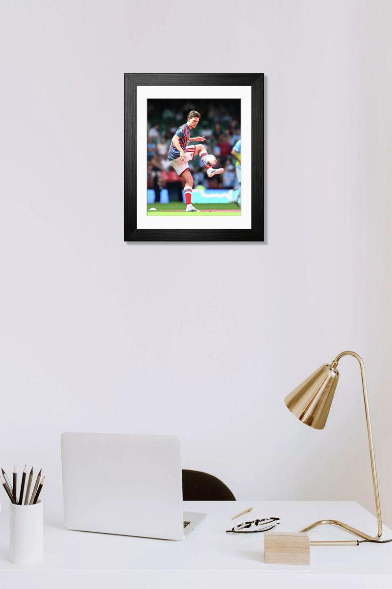 Shown hanging in a room: Modern 14"x12" (36x31cm)