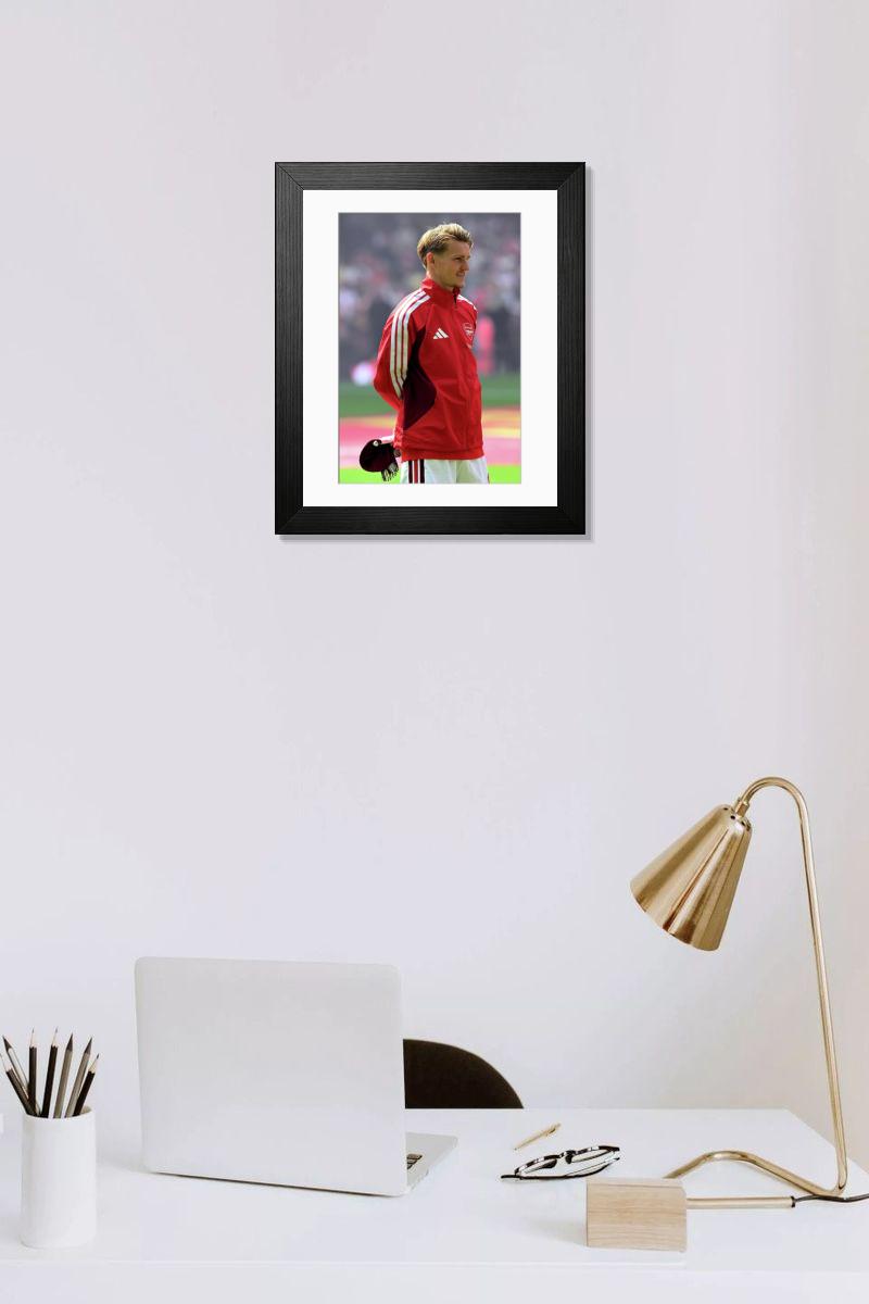 Shown hanging in a room: Modern 14"x12" (36x31cm)