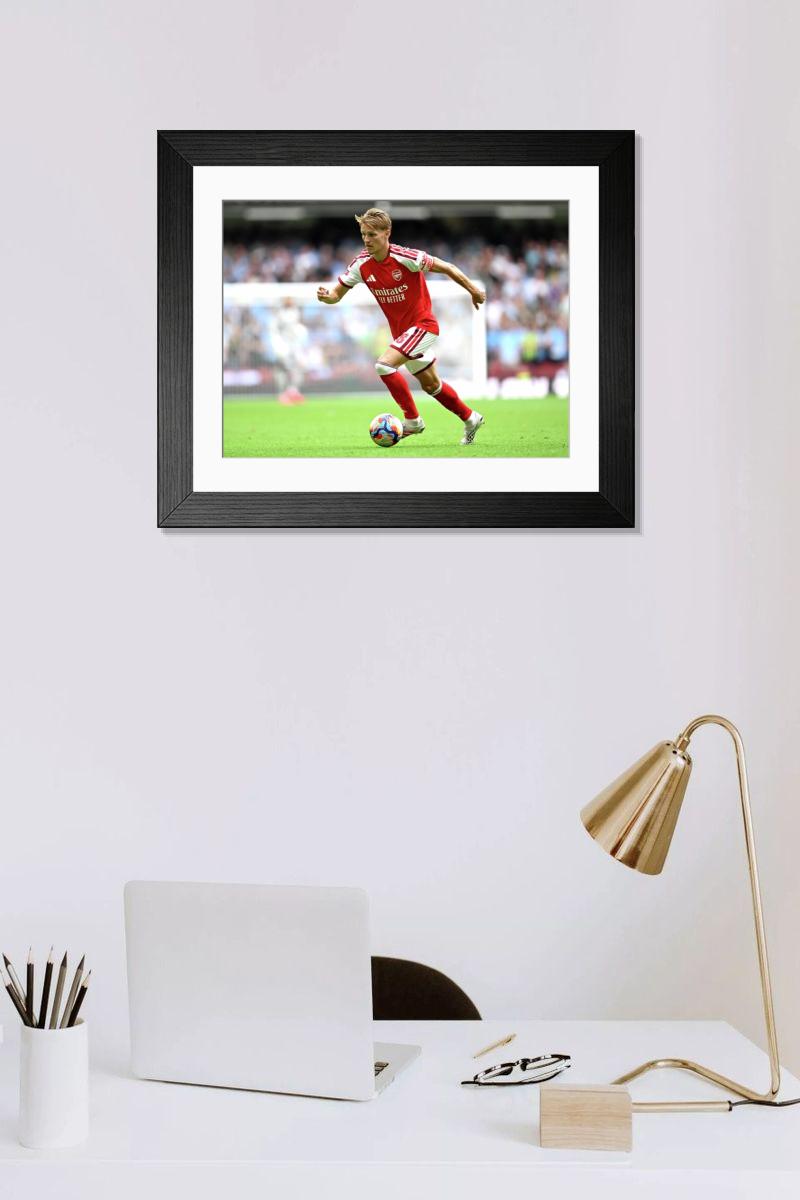 Shown hanging in a room: Modern 14"x12" (36x31cm)
