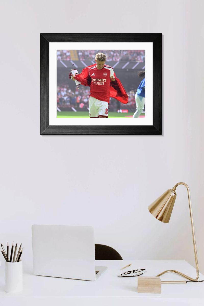 Shown hanging in a room: Modern 14"x12" (36x31cm)