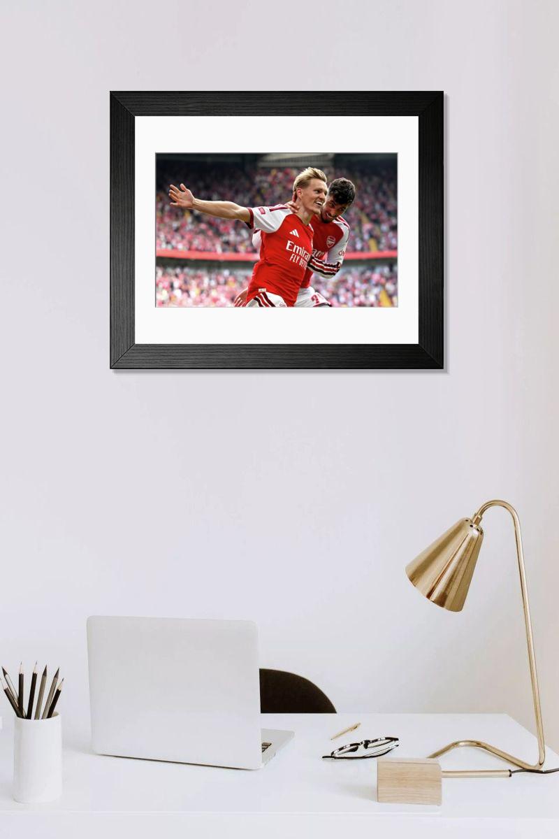 Shown hanging in a room: Modern 14"x12" (36x31cm)