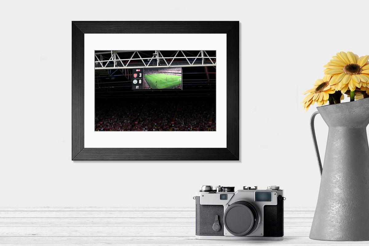Shown hanging in a room: Modern 14"x12" (36x31cm)
