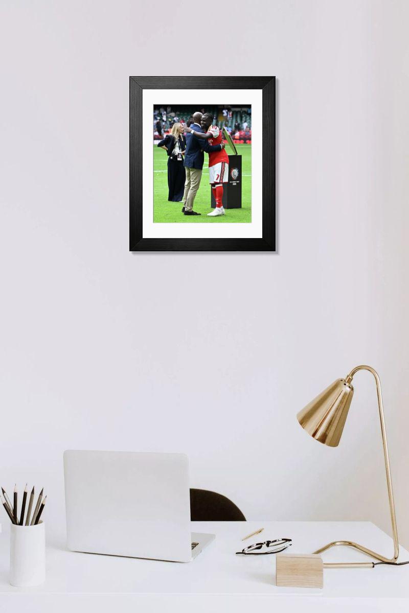 Shown hanging in a room: Modern 14"x12" (36x31cm)