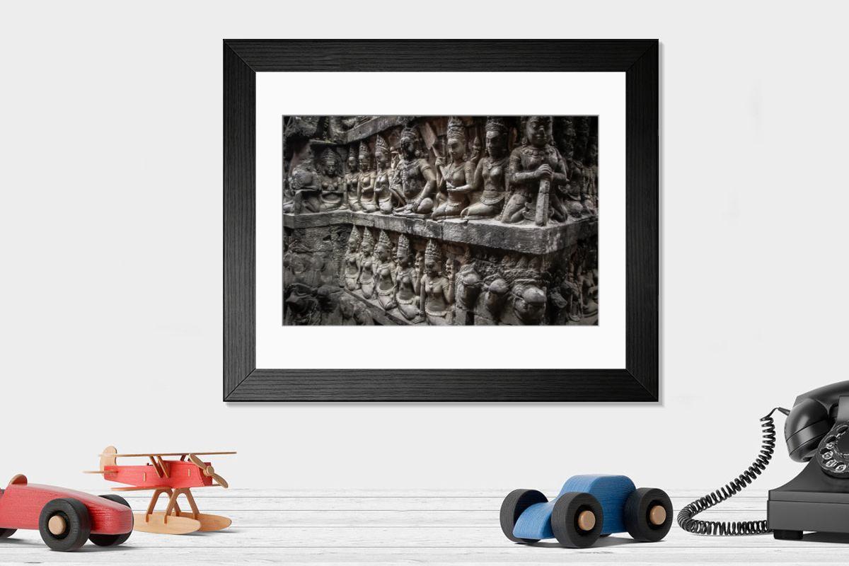 Shown hanging in a room: Modern 14"x12" (36x31cm)