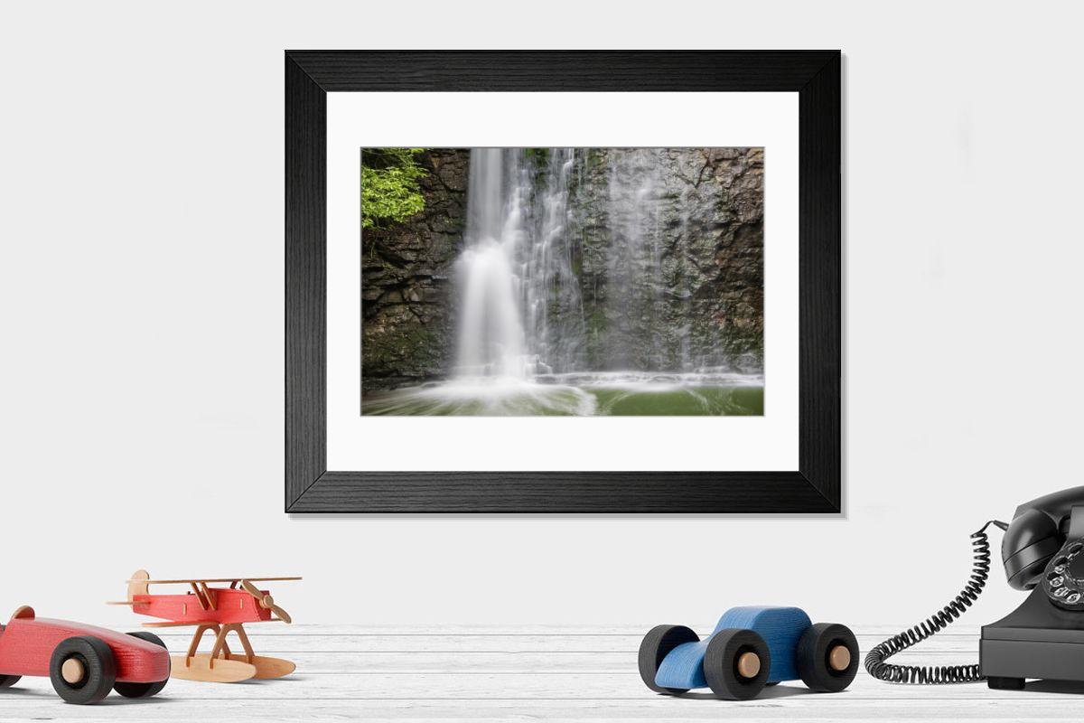 Shown hanging in a room: Modern 14"x12" (36x31cm)