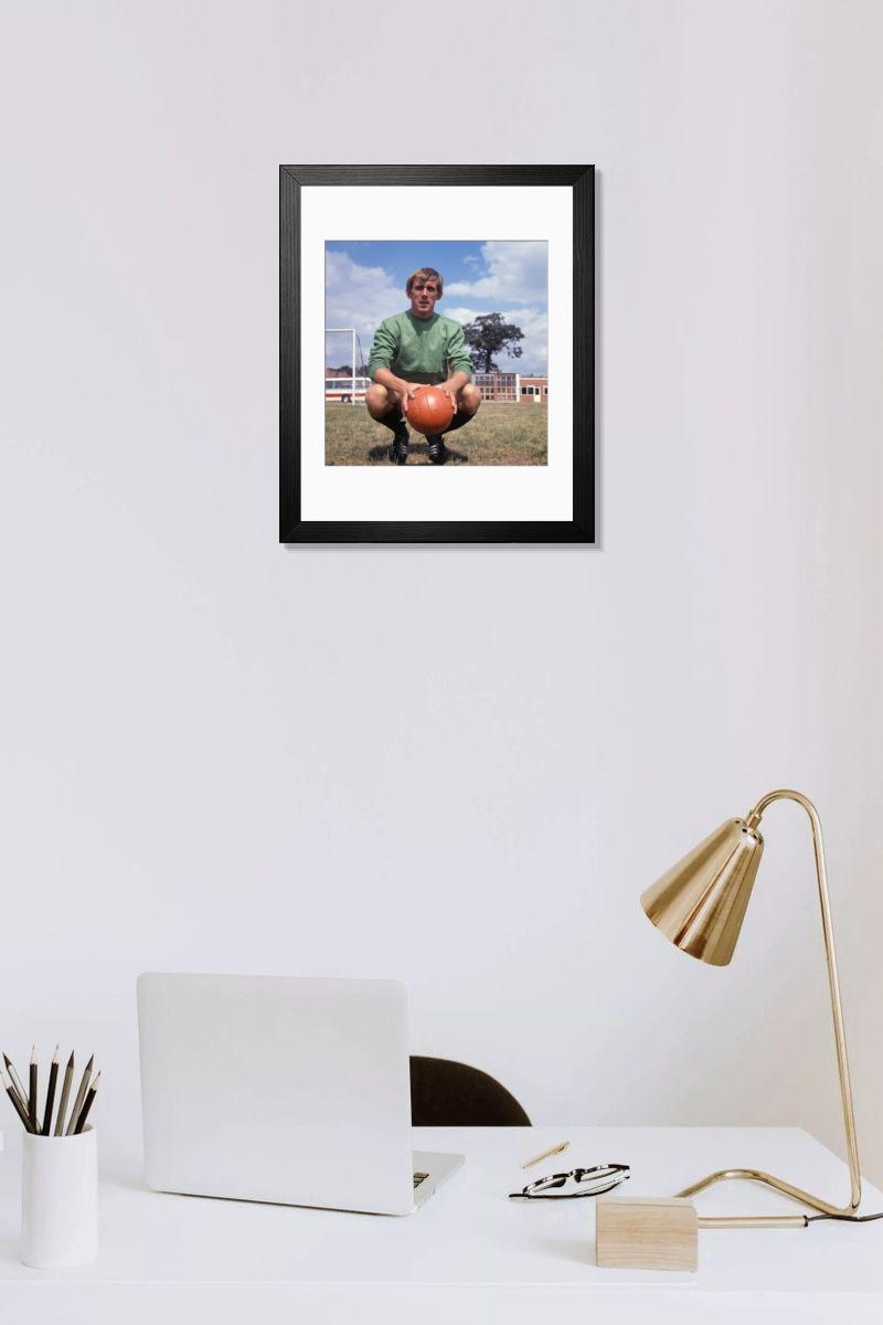 Shown hanging in a room: Modern 14"x12" (36x31cm)