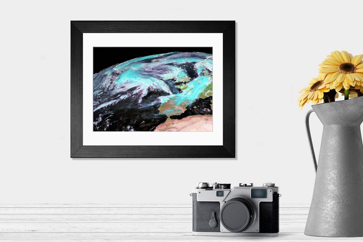Shown hanging in a room: Modern 14"x12" (36x31cm)