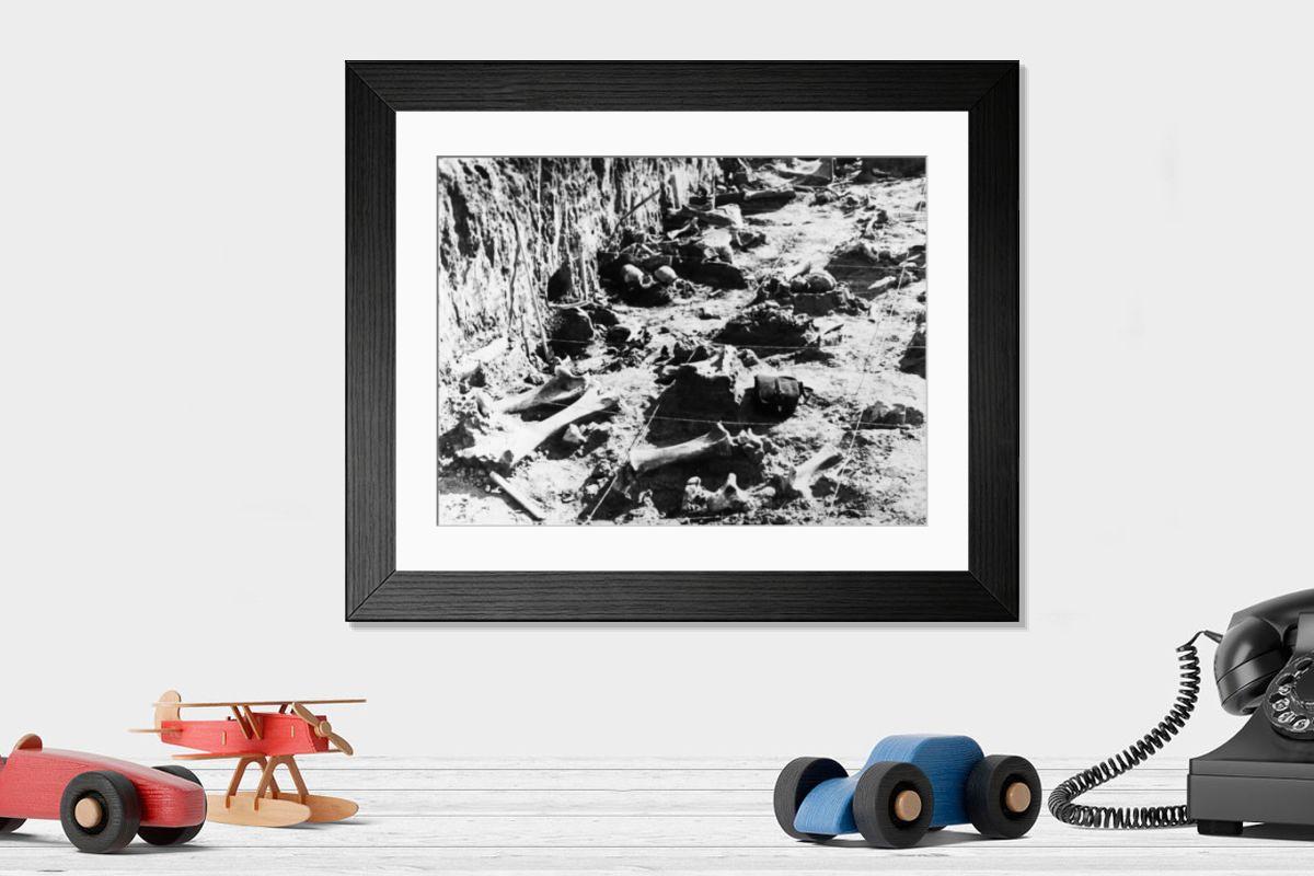 Shown hanging in a room: Modern 14"x12" (36x31cm)