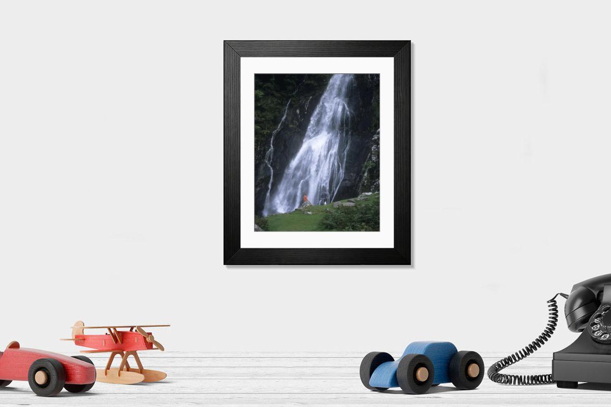 Shown hanging in a room: Modern 14"x12" (36x31cm)