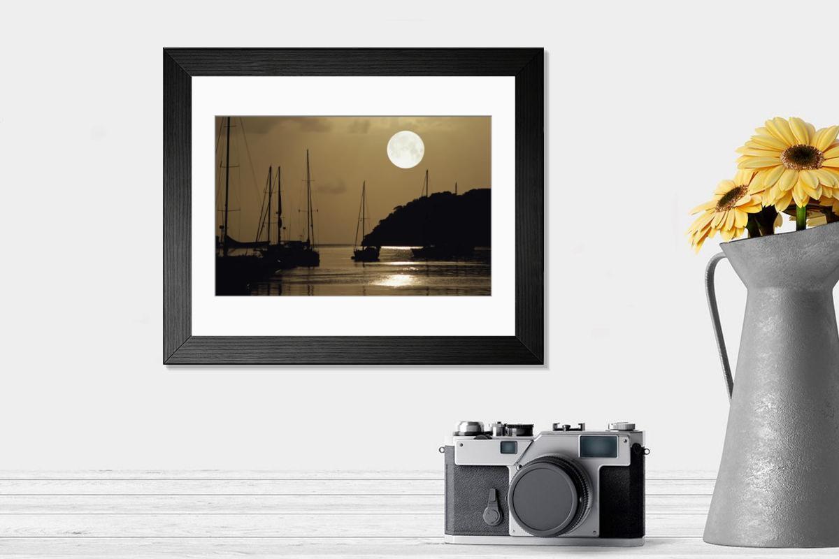 Shown hanging in a room: Modern 14"x12" (36x31cm)