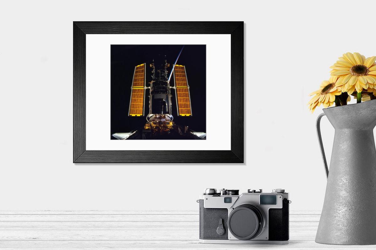 Shown hanging in a room: Modern 14"x12" (36x31cm)