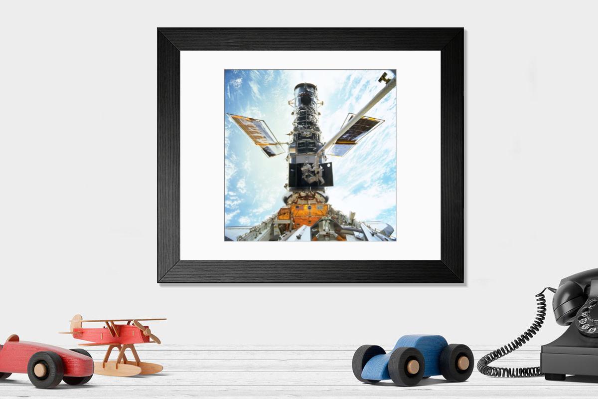 Shown hanging in a room: Modern 14"x12" (36x31cm)