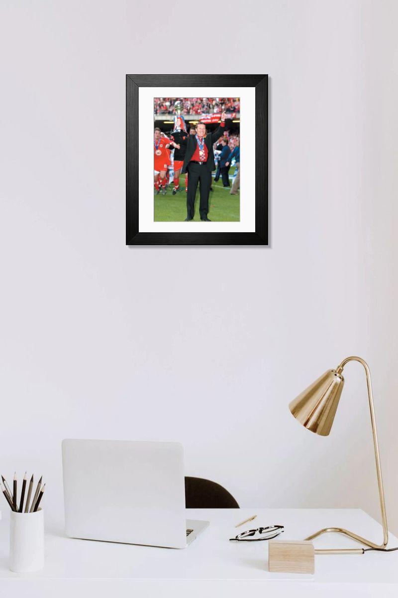 Shown hanging in a room: Modern 14"x12" (36x31cm)