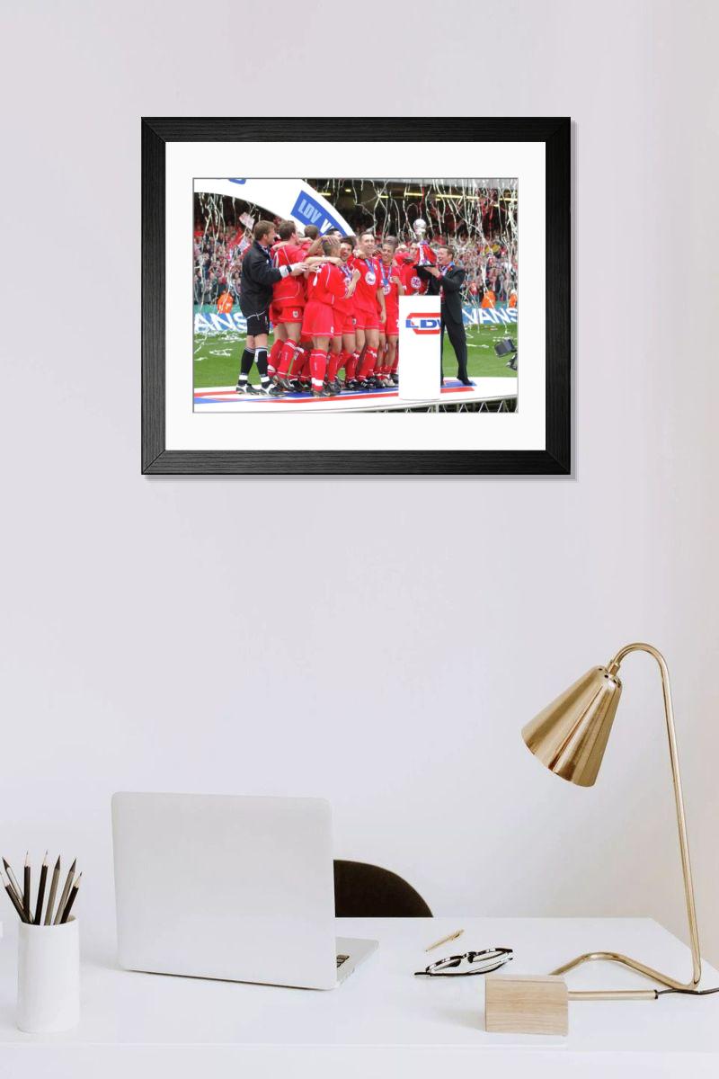 Shown hanging in a room: Modern 14"x12" (36x31cm)