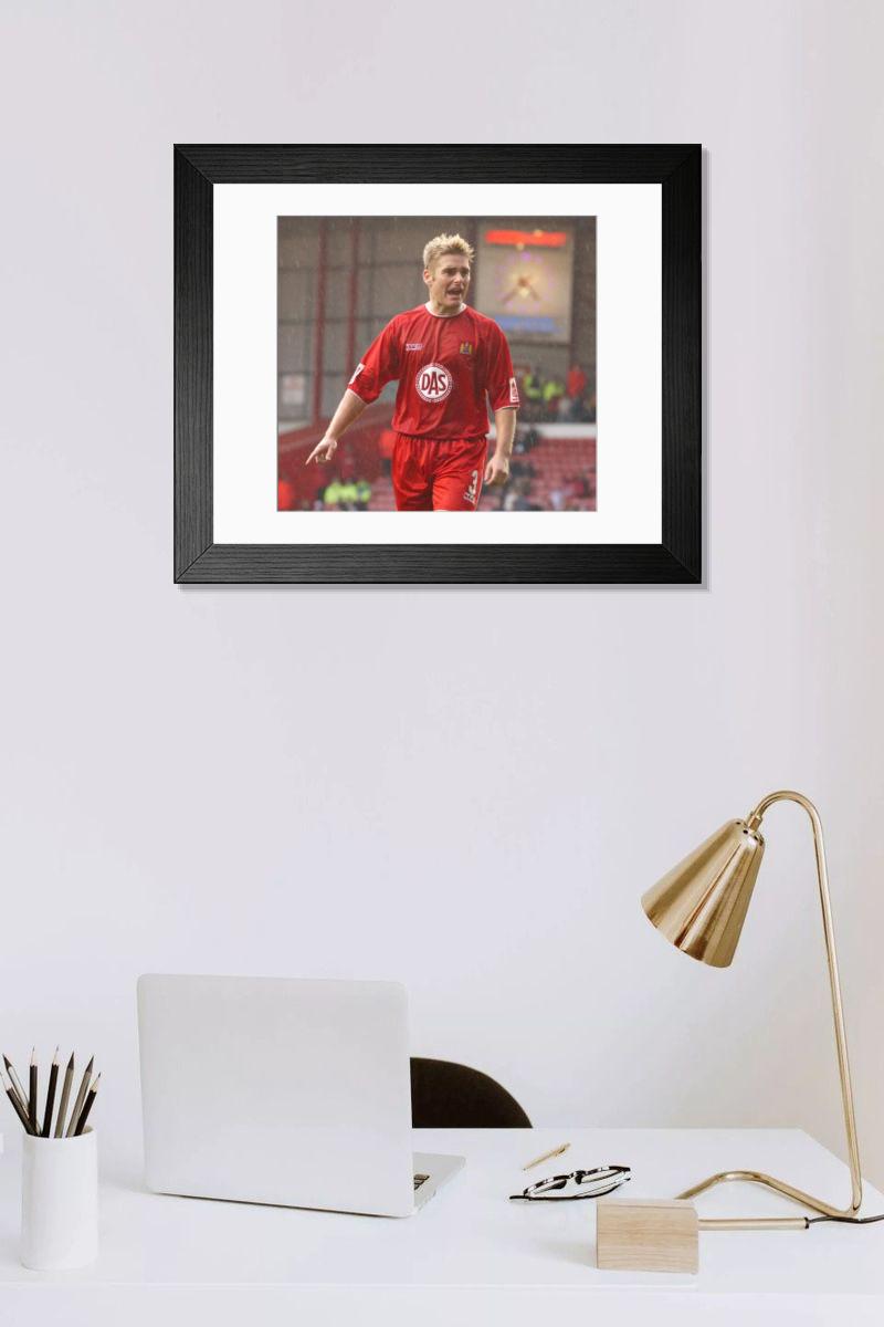 Shown hanging in a room: Modern 14"x12" (36x31cm)