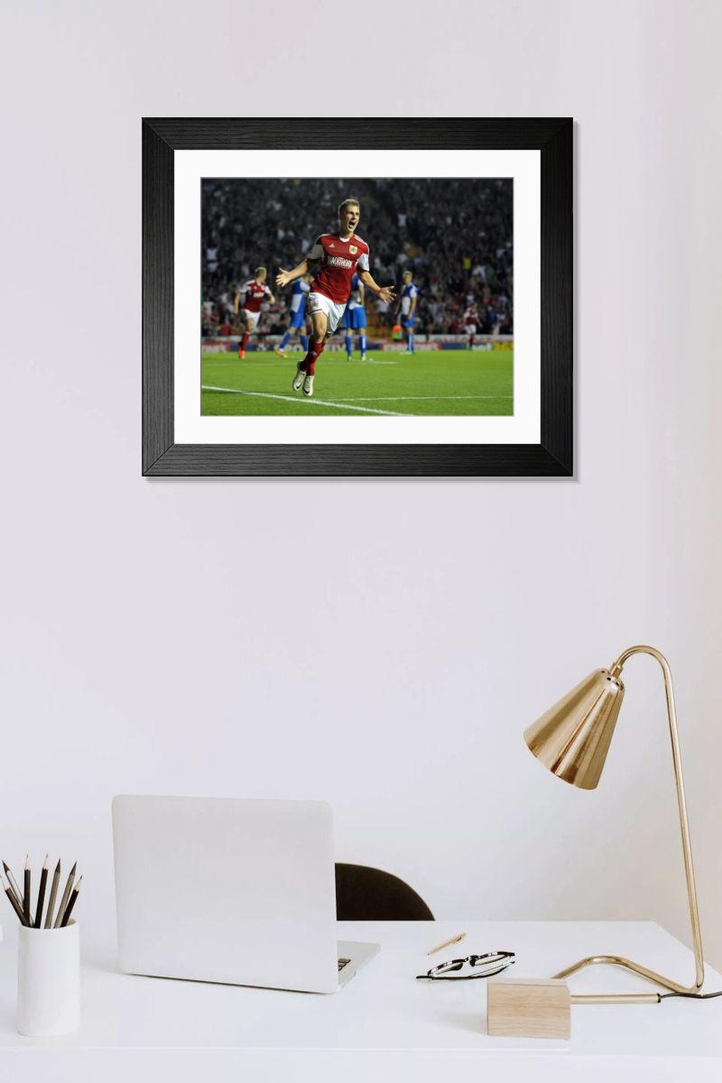 Shown hanging in a room: Modern 14"x12" (36x31cm)