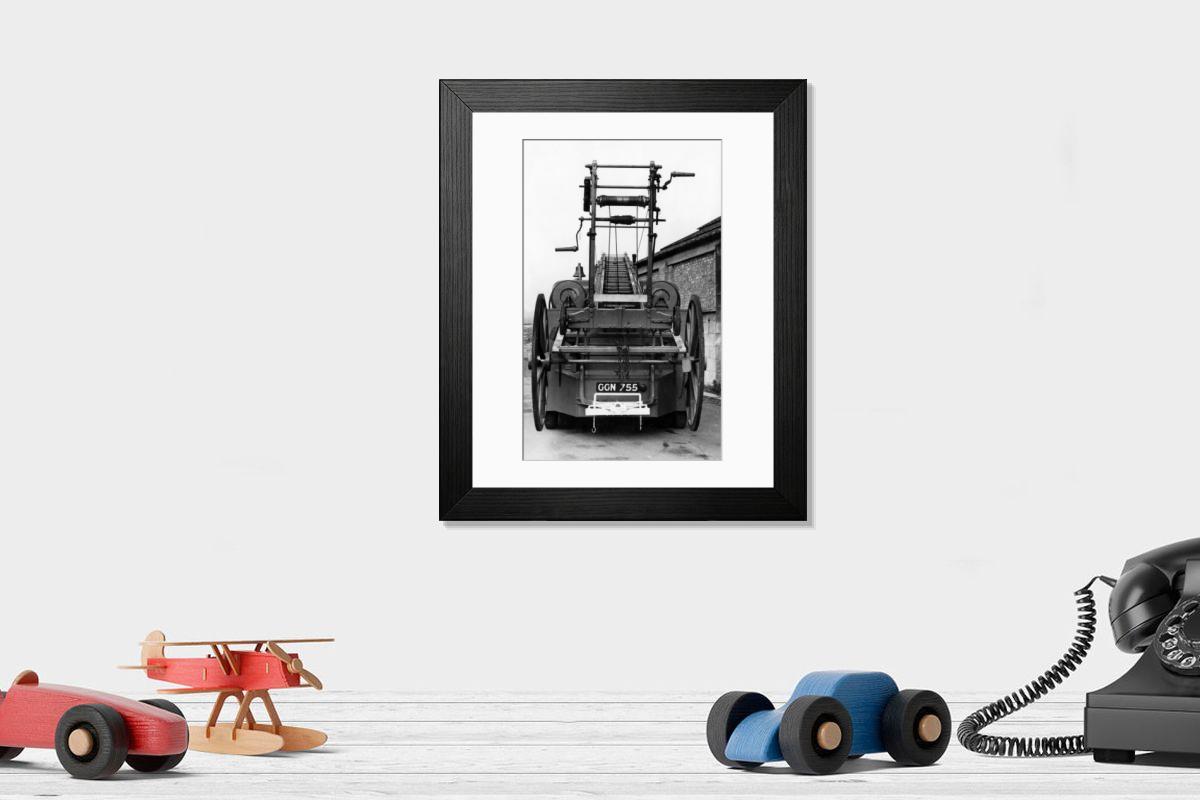 Shown hanging in a room: Modern 14"x12" (36x31cm)