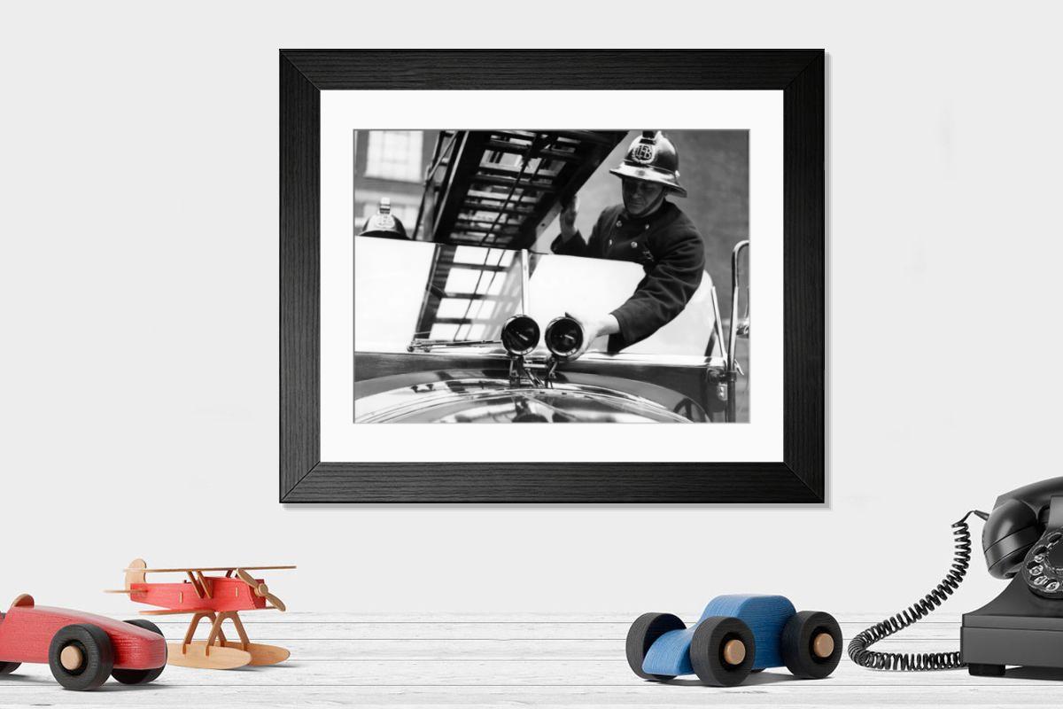 Shown hanging in a room: Modern 14"x12" (36x31cm)
