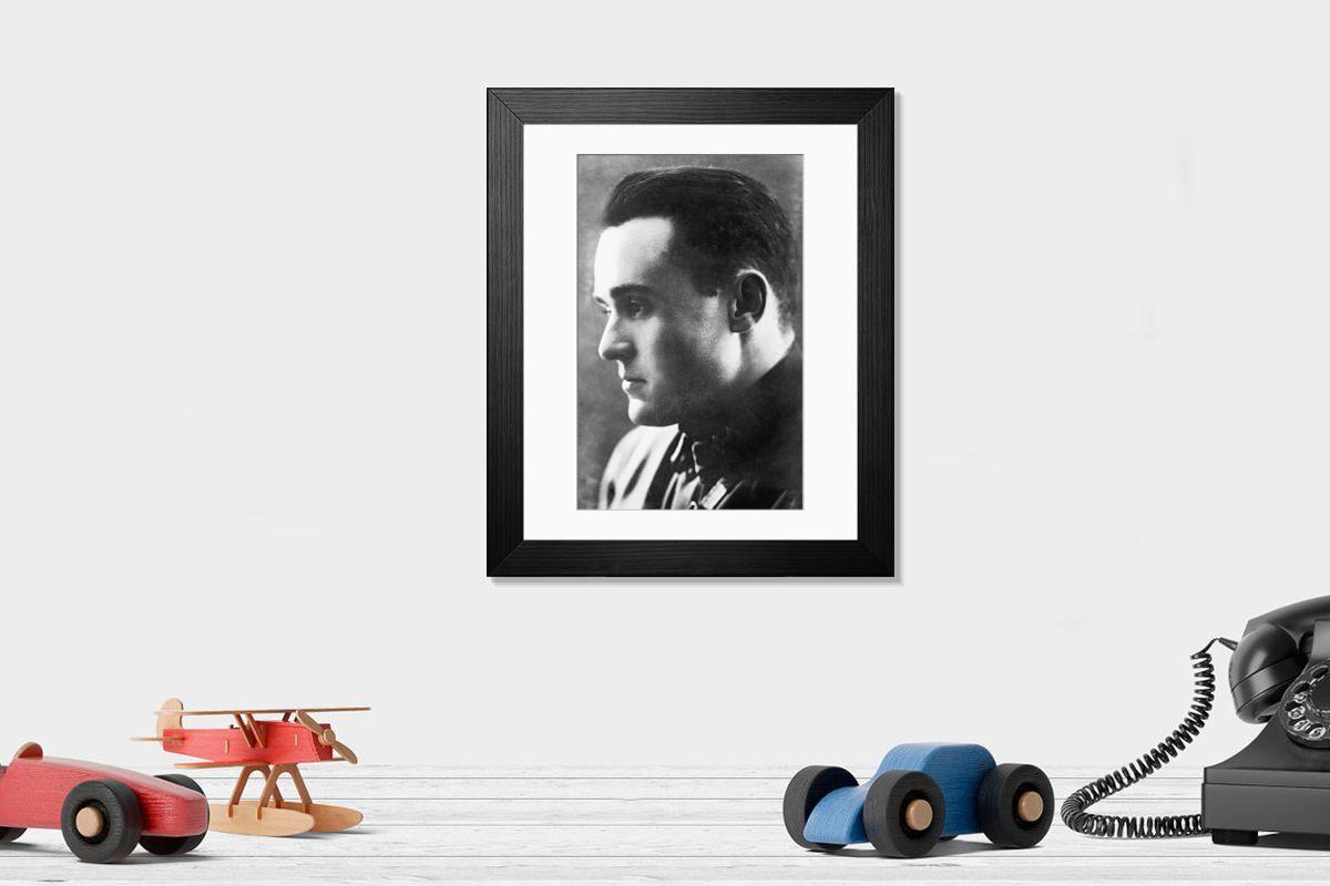 Shown hanging in a room: Modern 14"x12" (36x31cm)