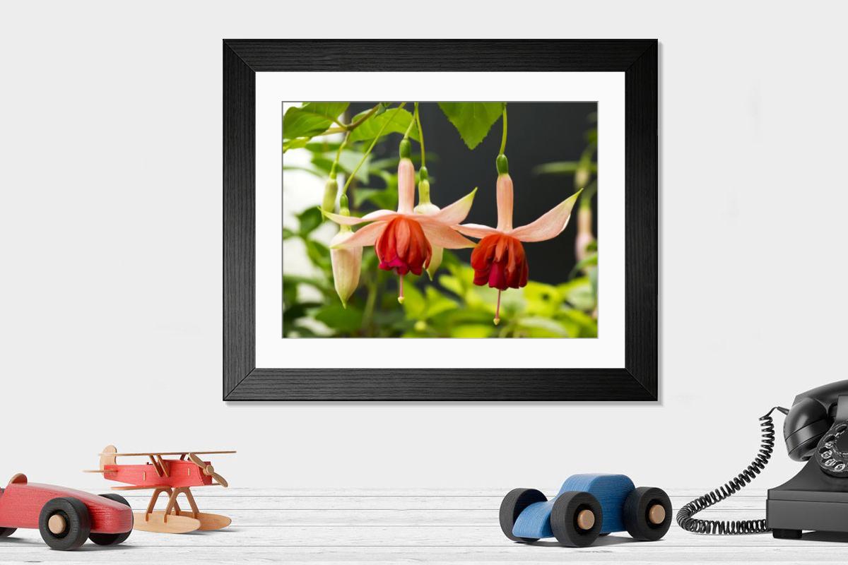Shown hanging in a room: Modern 14"x12" (36x31cm)