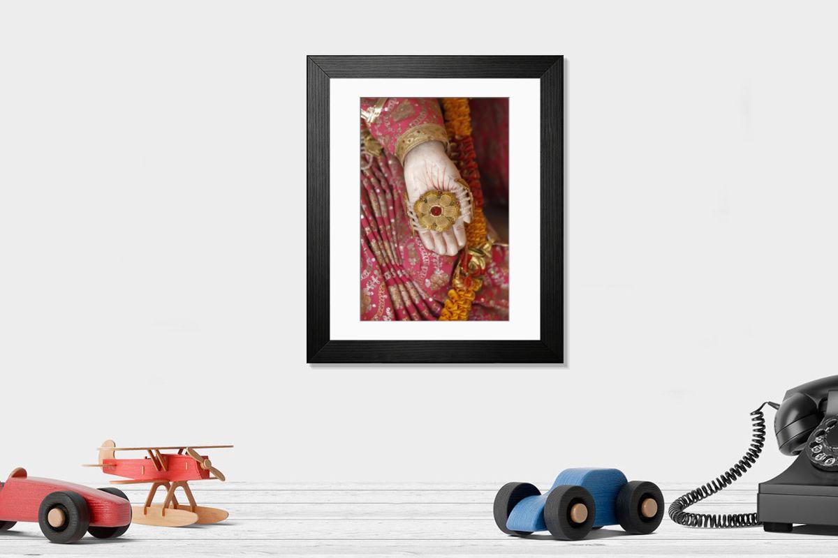 Shown hanging in a room: Modern 14"x12" (36x31cm)
