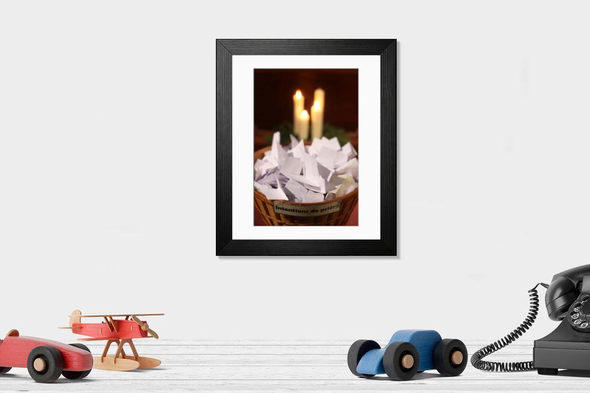 Shown hanging in a room: Modern 14"x12" (36x31cm)